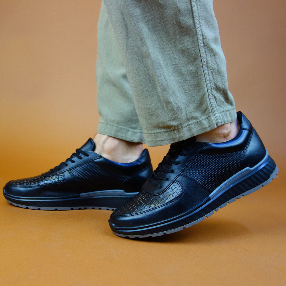 SNEAKER GRABADO NEGRO